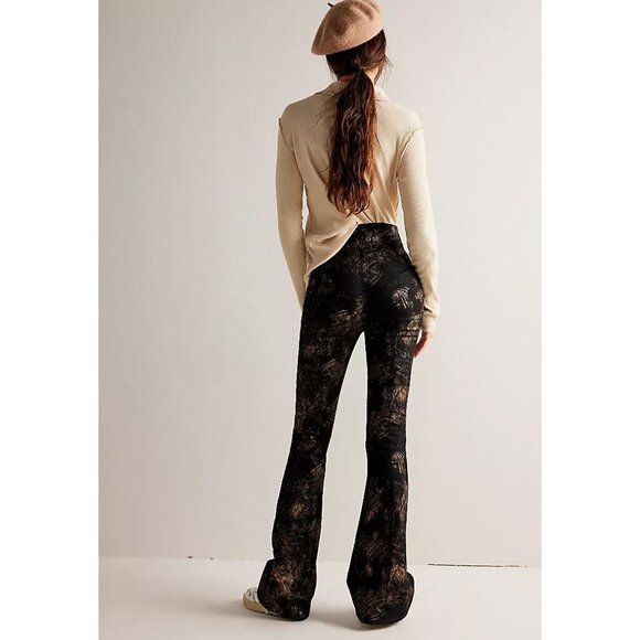 🎉LAST CHANCE🎉 FREE PEOPLE Jayde Metallic Printed Flare Jeans / Black Tie - Picture 7 of 10